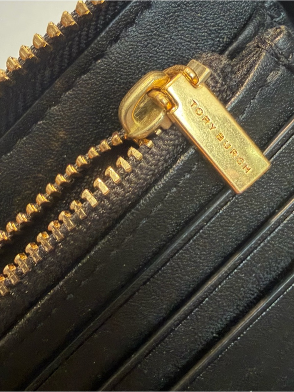 Tory Burch Zip Around Wallet Black Pebbled Leather w/ Gold Zipper & Accents EUC - Picture 11 of 16